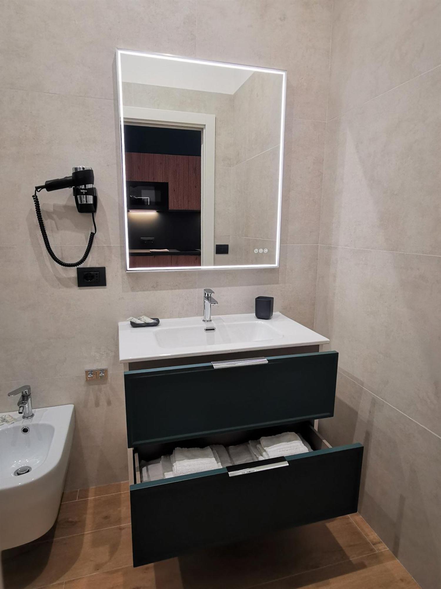 Cattaro 65 - Flexible Check-In Apartments Барі Екстер'єр фото